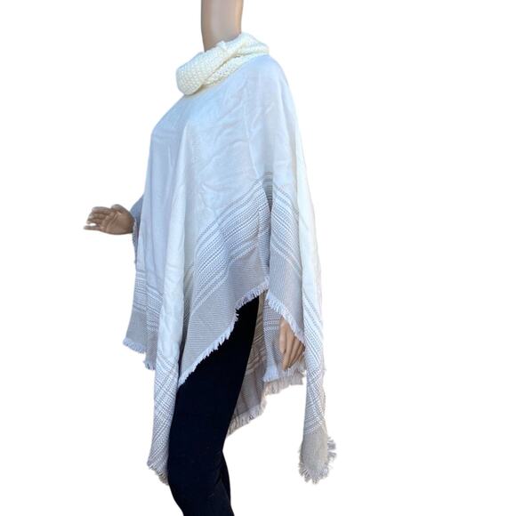 New Accessory Street Ivory Glittery Knit Turtleneck Pullover Fringed Poncho OS - Picture 5 of 8